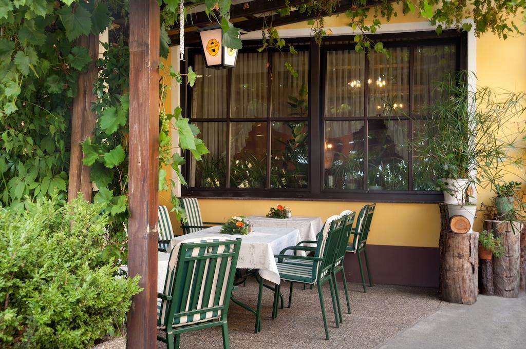 Hubertushof Fromwald Hotel Und Gasthof Bad Fischau 외부 사진