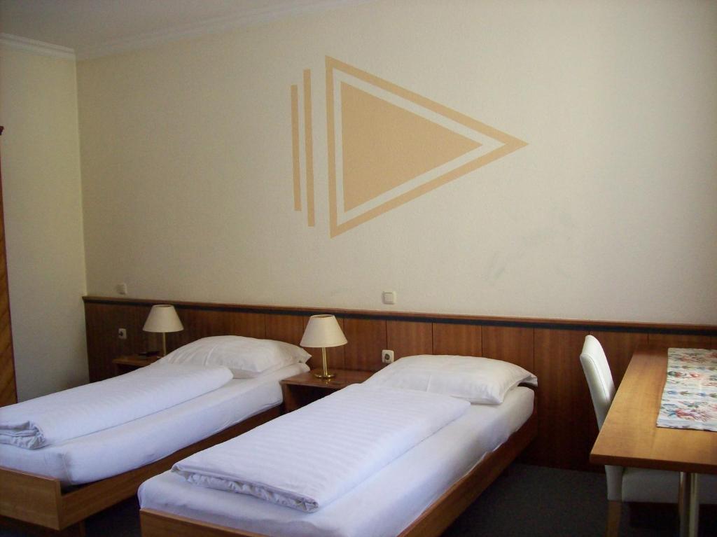 Hubertushof Fromwald Hotel Und Gasthof Bad Fischau 객실 사진