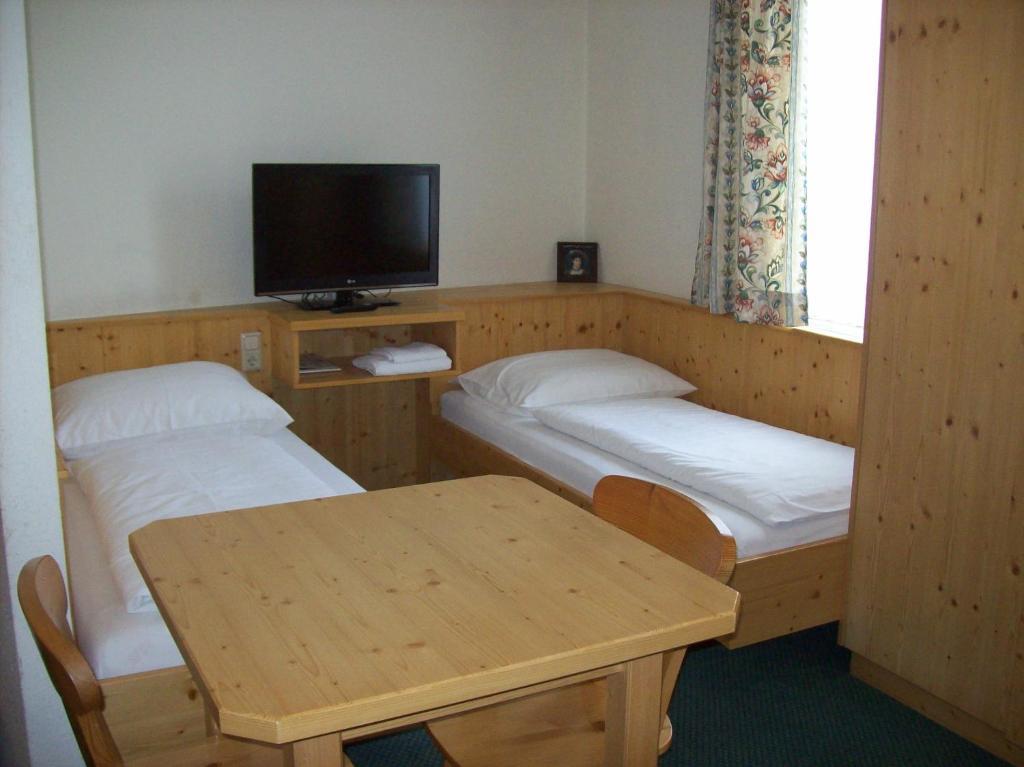 Hubertushof Fromwald Hotel Und Gasthof Bad Fischau 객실 사진