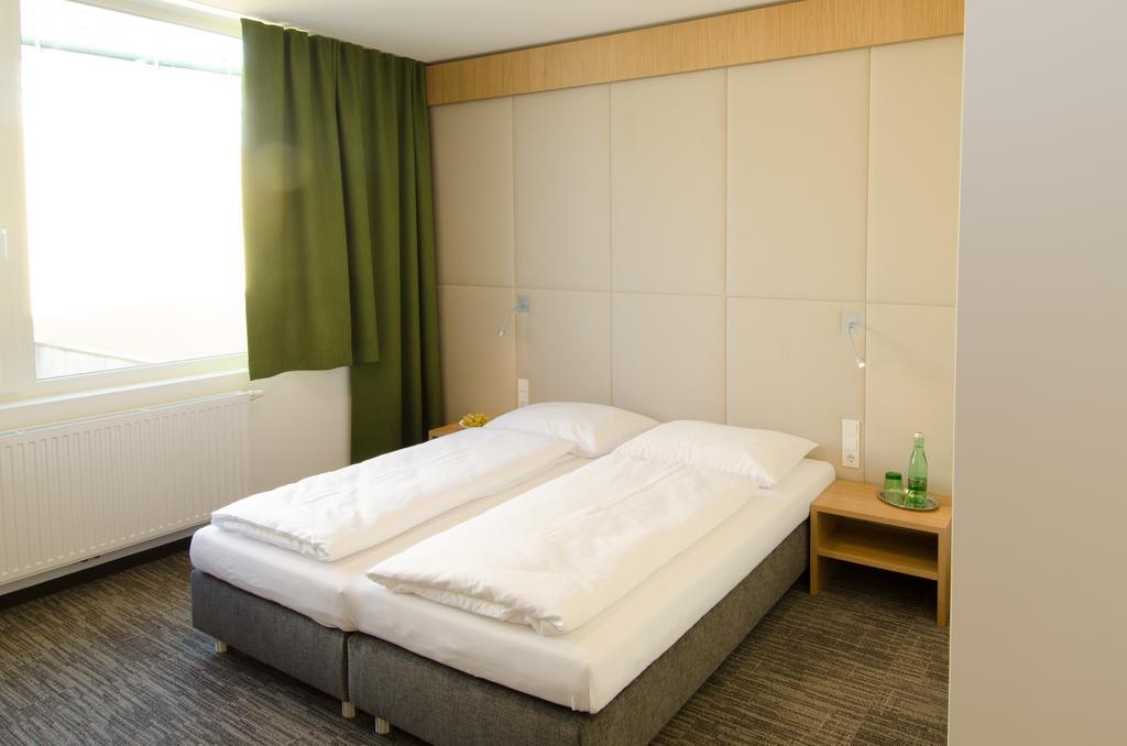 Hubertushof Fromwald Hotel Und Gasthof Bad Fischau 외부 사진