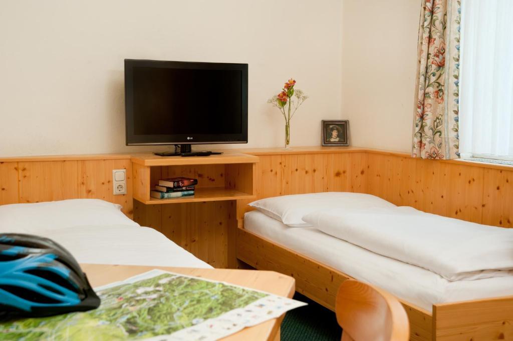 Hubertushof Fromwald Hotel Und Gasthof Bad Fischau 외부 사진