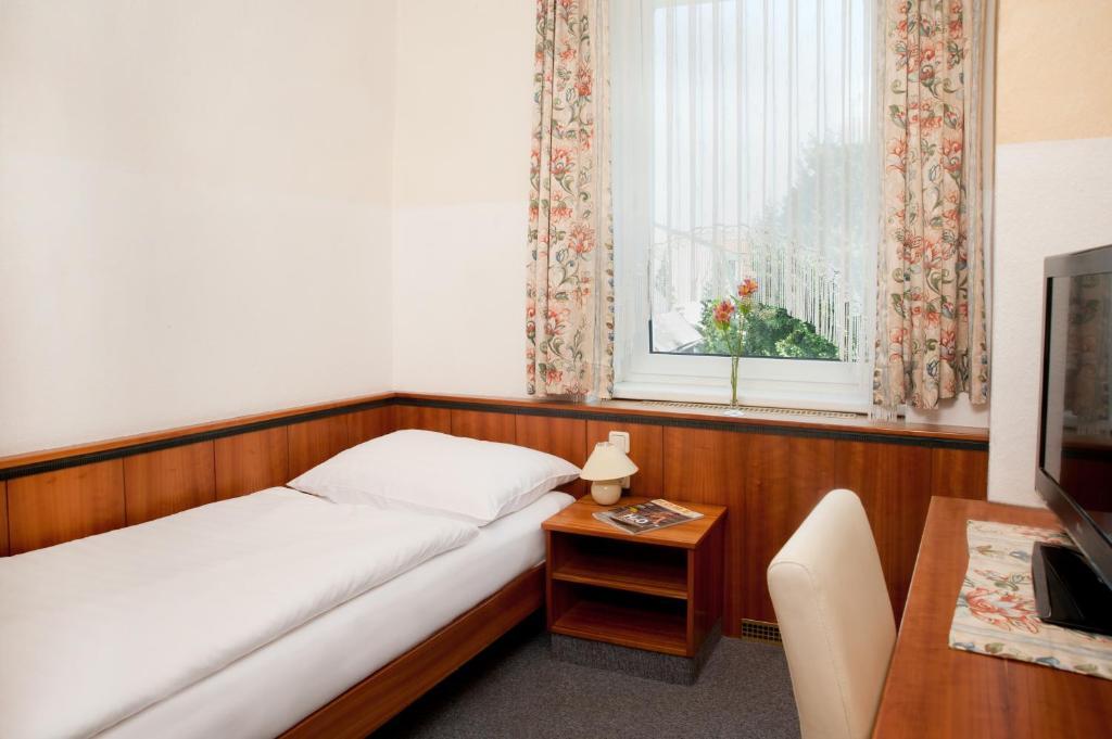 Hubertushof Fromwald Hotel Und Gasthof Bad Fischau 외부 사진
