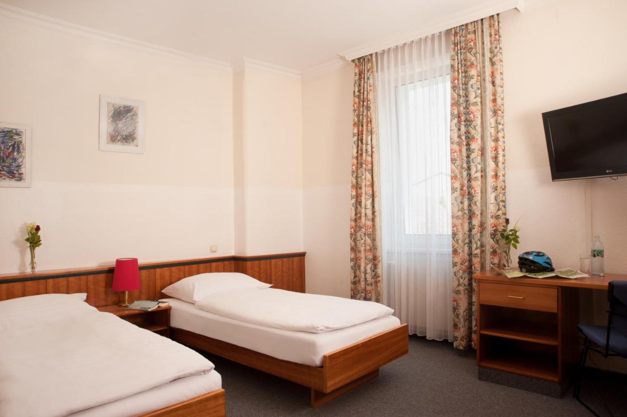Hubertushof Fromwald Hotel Und Gasthof Bad Fischau 외부 사진