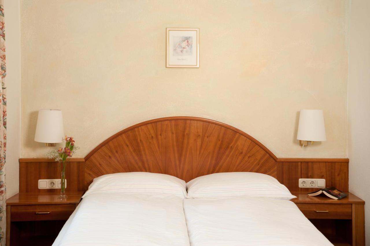 Hubertushof Fromwald Hotel Und Gasthof Bad Fischau 객실 사진